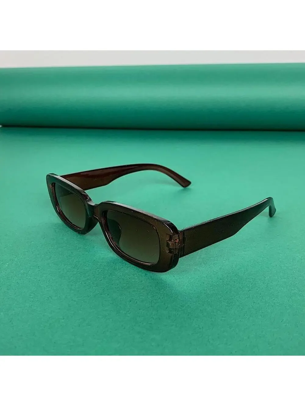 Vintage y2k style style brown sunglasses. UVA UVB protection